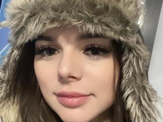 I'm A Camwhoring Appealing Gal, Preferably Lets Speak English, I Have Black Hair