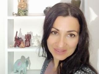 People Call Me GinaONeon And English Or French Is What I Prefer To Speak