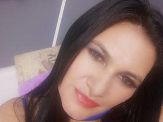I'm A Sex Chat Lovable Babe, My ImLive Name Is NicolleSmitth And I'm 40