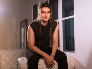 I Am Hispanic! 19 Is My Age! I Am Named LucaHoffman And I Have Black Hair