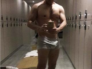 I Speak English Or French Or Italian Or Spanish! I Have Black Hair And A Webcam Easy Chap Is What I Am
