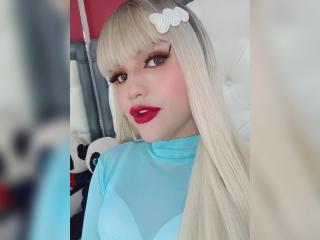 I Prefer If We Speak English Or Spanish Or French! I'm 25 And I Have Blonde Hair