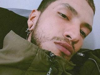 I'm A Live Cam Eye-catching Dude And I Prefer To Speak English Or Italian Or Spanish