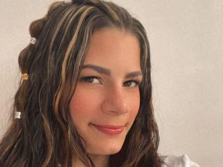 People Call Me EmmaShaine! I Have Blonde Hair And I Prefer To Speak French Or English Or Spanish