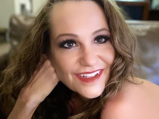 I Have Brown Hair, I Am Caucasian, My Name Is Realroniraye! I'm 58