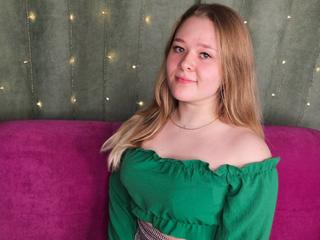I Prefer To Speak English! A Camming Gorgeous Sweet Thing Is What I Am