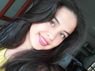 I'm 18 Yrs Old, A Live Webcam Delicious Lady Is What I Am! I Have Black Hair