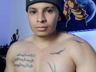English Or Spanish Or German Is What I Speak! My Model Name Is Akyles, A Webcam Seductive Buddy Is What I Am
