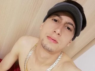 I Have Brunette Hair And I'm A Camwhoring Stunning Male