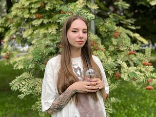 My Age Is 19 Yrs Old And I Have Brown Hair! I Prefer To Speak English
