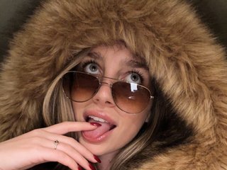 26 Is My Age! I Am Caucasian, I Have Brown Hair, My Streamate Model Name Is ElsieLondonxx