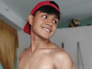 French Or English Or Spanish Is What I Prefer To Speak! At XLoveCam People Call Me JordanTrinity! I'm 18