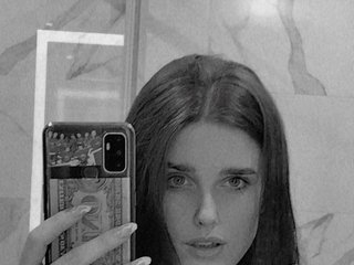 I Am A Brunette! I'm 18 Yrs Old