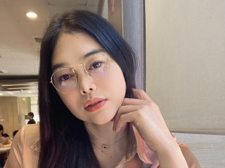 I'm 22 Years Of Age! I Have Blond Hair, My Streamate Name Is WoldClassKelly And I Am Asian