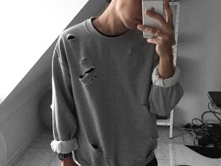 I'm A Sex Chat Seductive Male And I Have Brunette Hair
